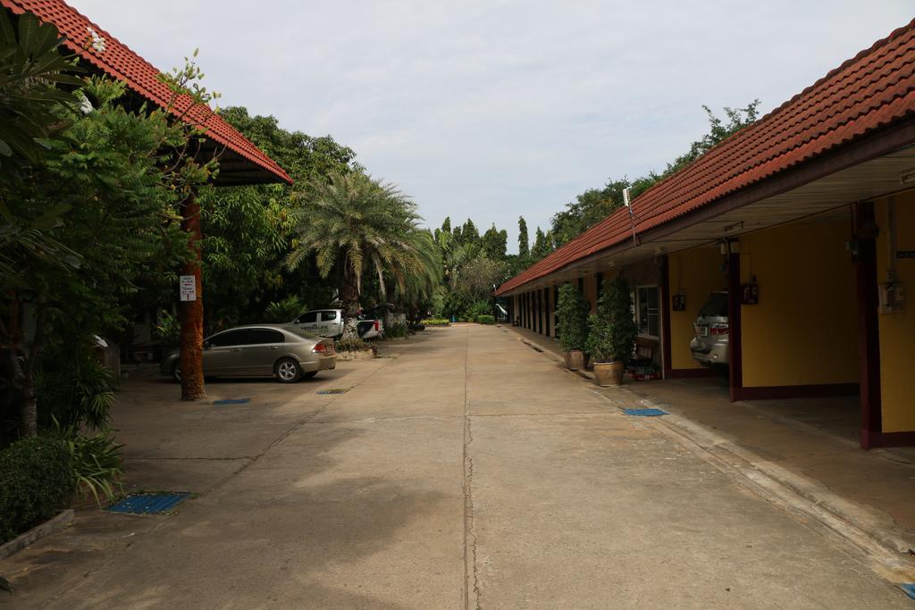 Market Motel Sa Kaeo Buitenkant foto